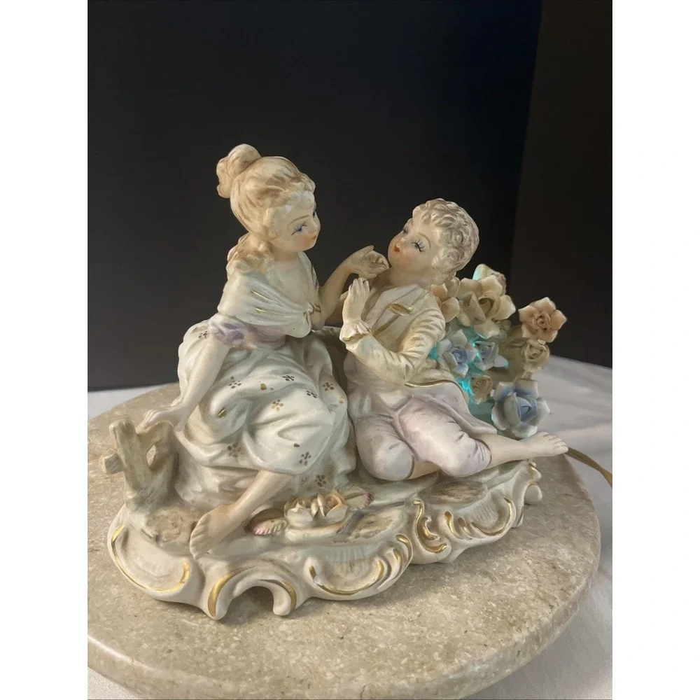 Ardalt/Sankyo Music Box Electrical Lamp Light Victorian Courting Couple Works